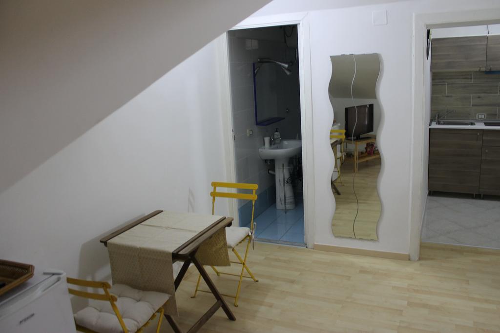 Casa Nel Cuore Di Napoli Apartamento Exterior foto